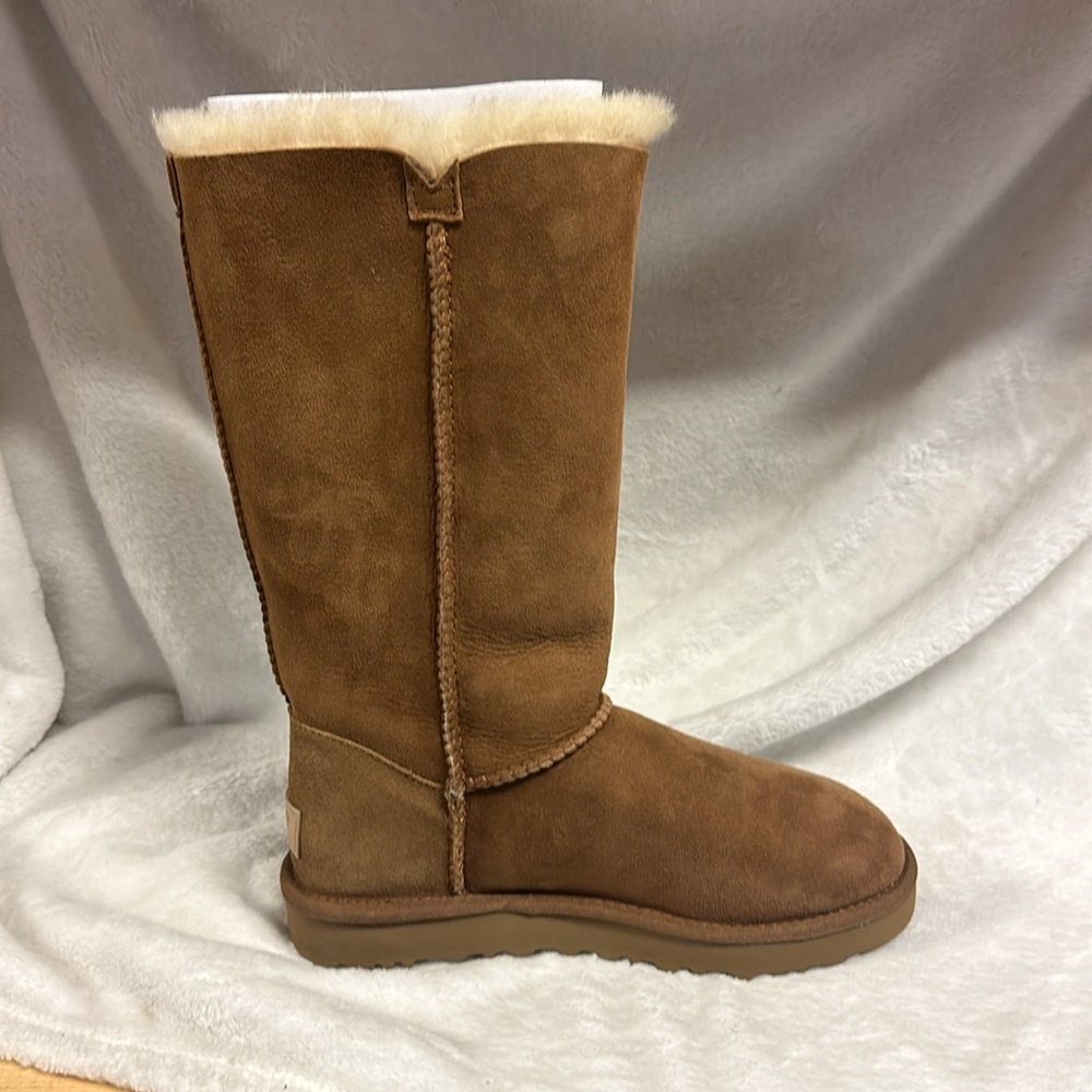 Ugg Bailey Button Triplett - Picture 2 of 13